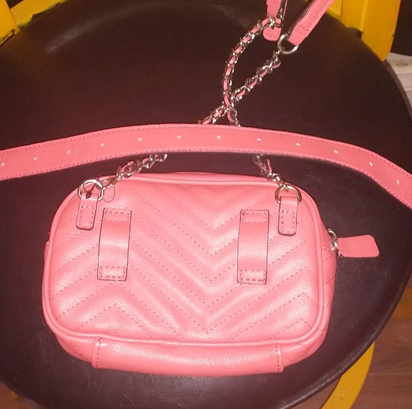 GUESS authentic leather crossbody/Fanny pack!!! - Picture 2 of 2